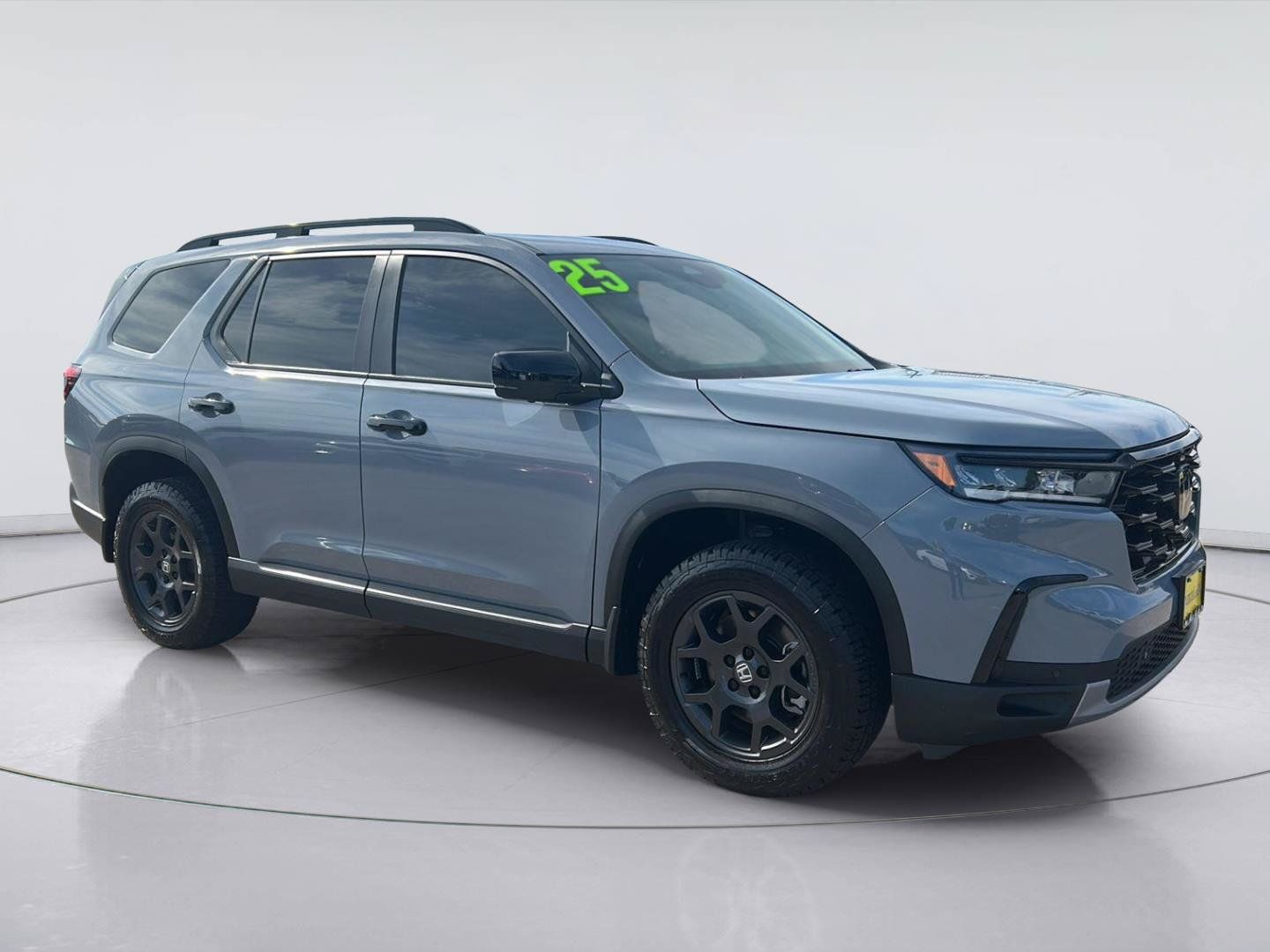 Used 2025 Honda Pilot TrailSport image 3