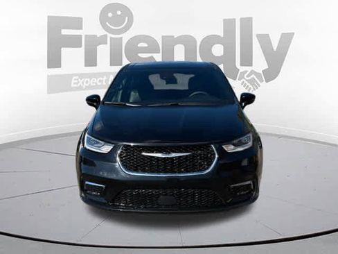 Used 2025 Chrysler Pacifica Select image 10