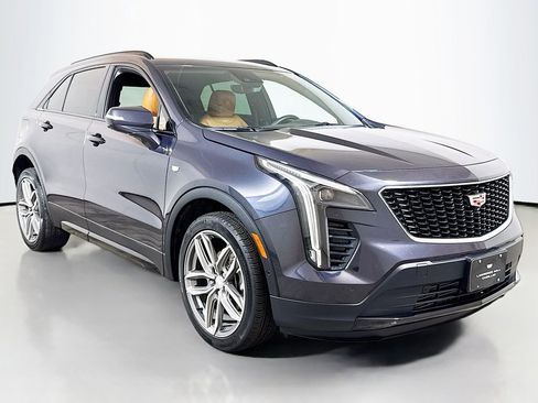 Used 2022 Cadillac XT4 Sport w/ Comfort Package FWD image 3