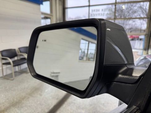 Used 2023 Chevrolet Traverse LT image 25