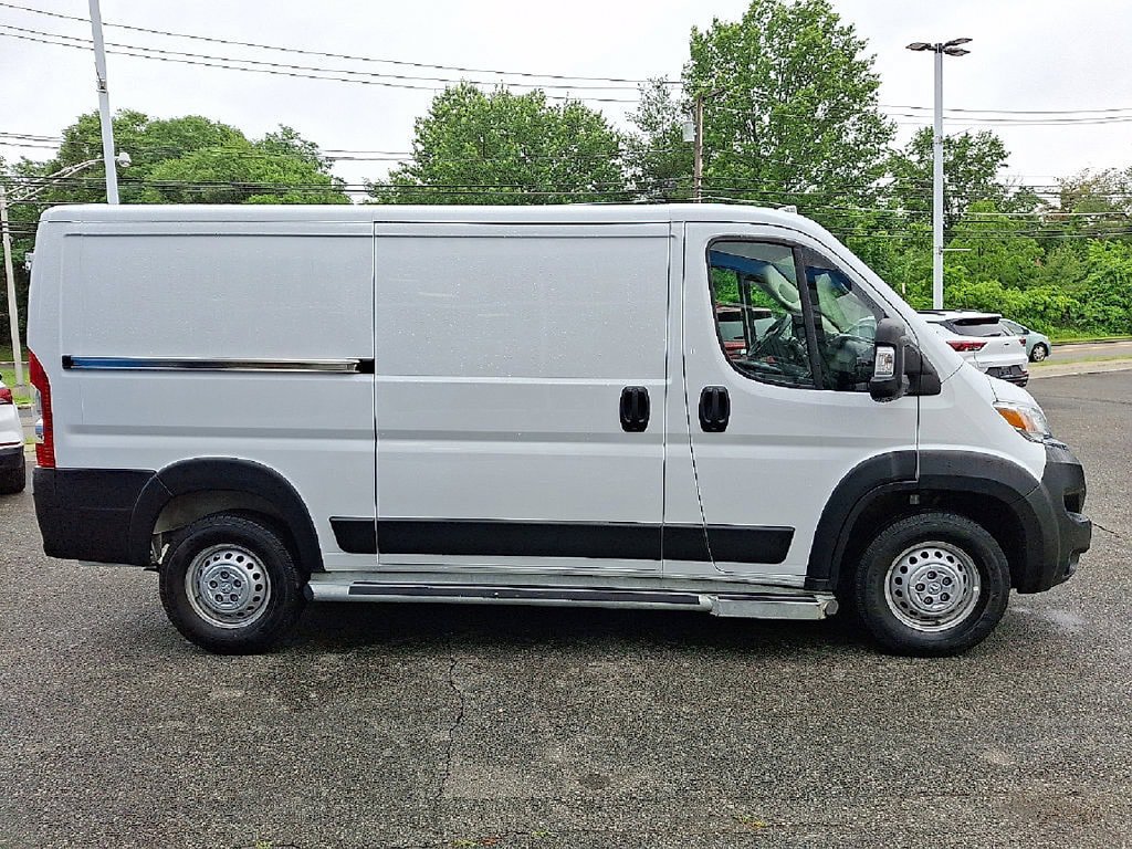 Used 2025 RAM ProMaster 2500 w/ U-Haul Equipment Group FWD image 8