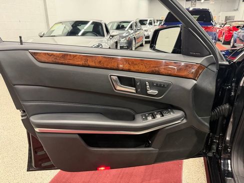 Used 2014 Mercedes-Benz E 350 4MATIC Sedan image 17