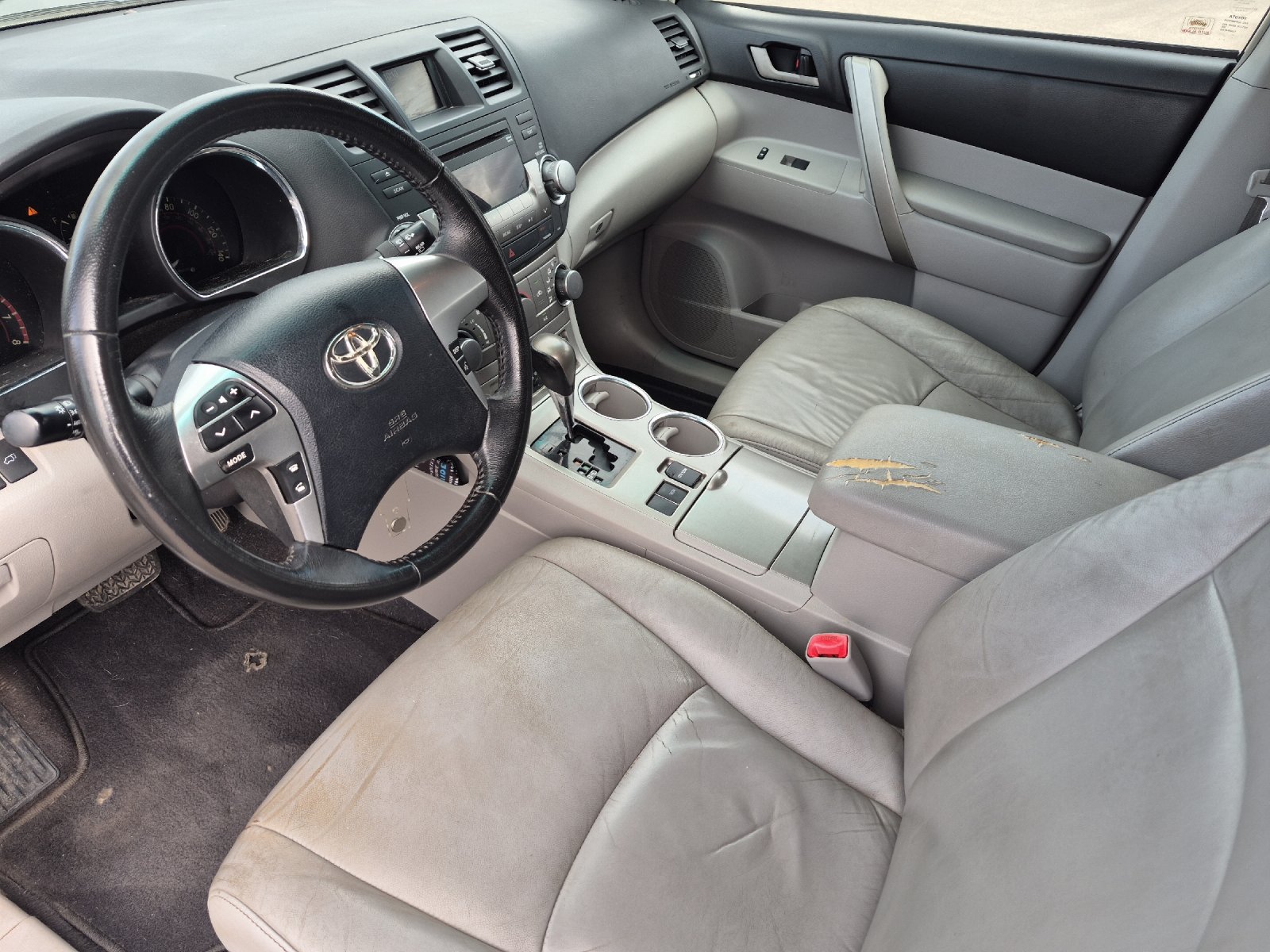 Used 2011 Toyota Highlander SE FWD image 9