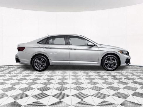 Used 2023 Volkswagen Jetta SE w/ Panoramic Sunroof Package FWD image 13