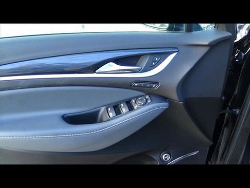 Used 2024 Buick Enclave Premium image 17