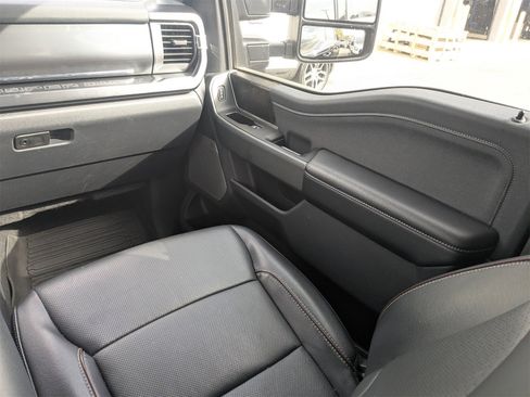 Used 2023 Ford F250 Lariat w/ Sport Appearance Package image 17