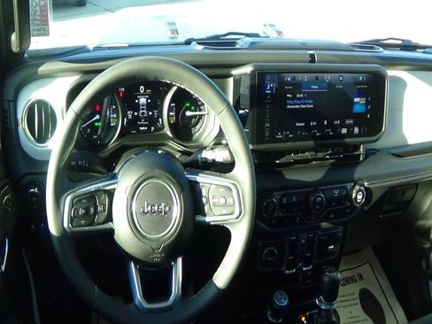 Certified 2025 Jeep Wrangler Unlimited Sahara AWD/4WD image 14