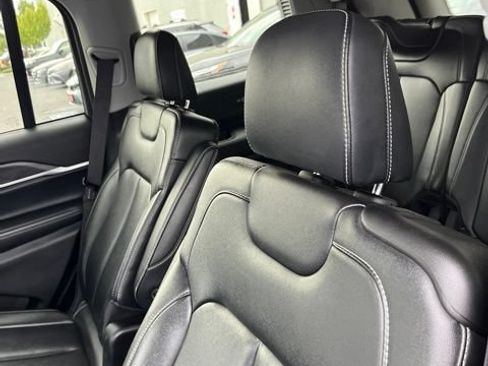 Used 2023 Jeep Grand Cherokee L Limited AWD/4WD image 10