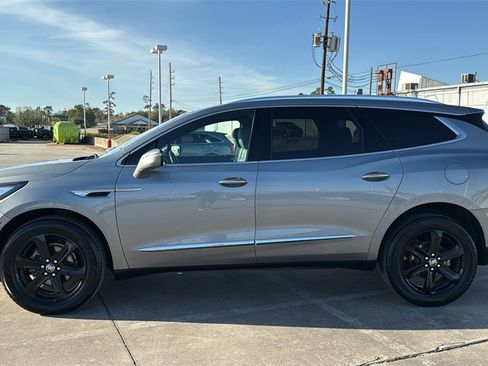 Used 2023 Buick Enclave Essence w/ Experience Buick Package image 4