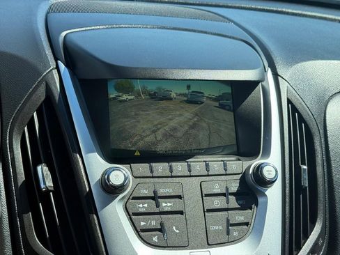 Used 2017 Chevrolet Equinox LS FWD image 21