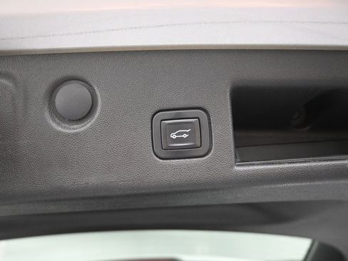 Used 2019 Chevrolet Equinox Premier image 11