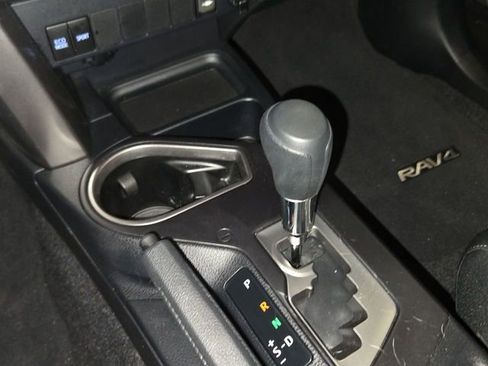 Used 2018 Toyota RAV4 XLE image 19