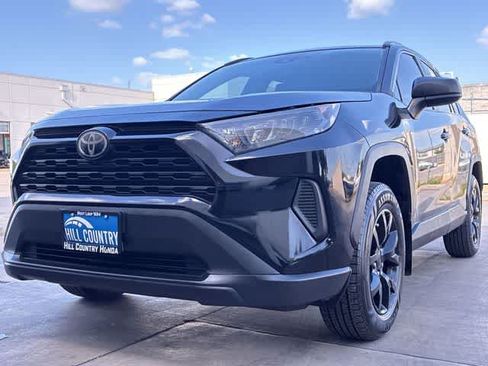 Used 2021 Toyota RAV4 LE FWD image 11