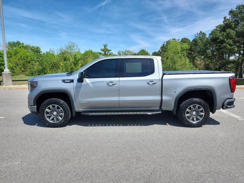 Used 2024 GMC Sierra 1500 AT4 w/ Technology Package AWD/4WD image 2