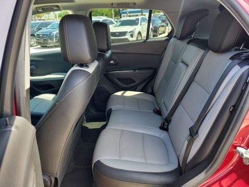 Used 2020 Chevrolet Trax Premier FWD image 15
