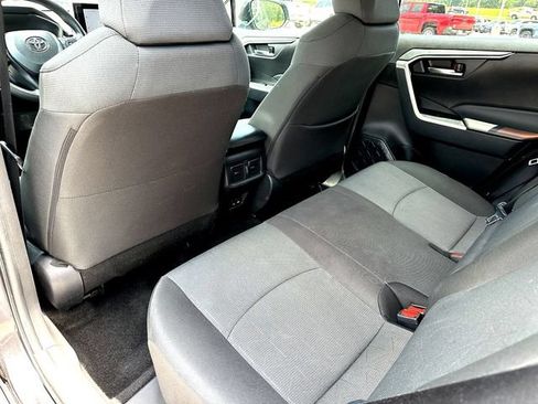 Used 2025 Toyota RAV4 XLE FWD image 19