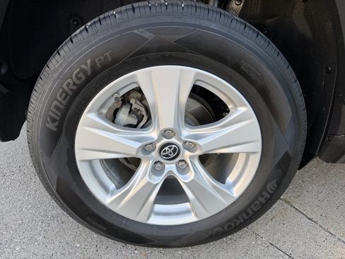 Used 2019 Toyota RAV4 XLE image 25