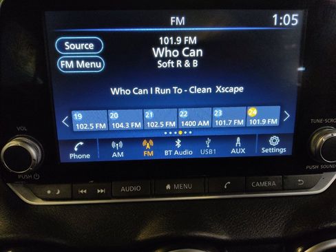 Used 2024 Nissan Sentra SV w/ Trunk Package image 25