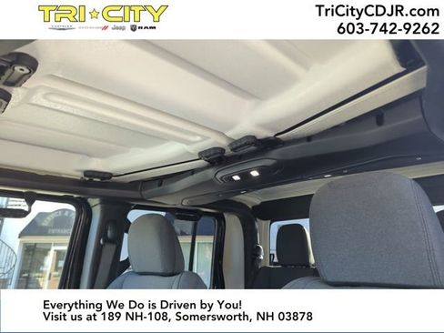 New 2025 Jeep Gladiator Sport image 24