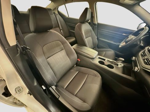 Used 2025 Nissan Altima 2.5 SV FWD image 31