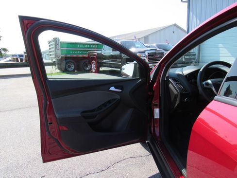 Used 2013 Ford Focus SE FWD image 12