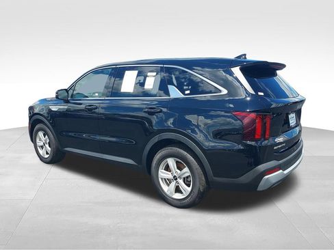 Used 2026 Kia Sorento LX FWD image 3