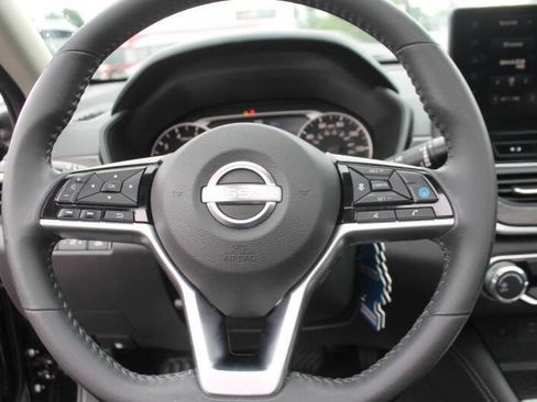 Used 2023 Nissan Altima 2.5 SV w/ SV Premium Package image 19