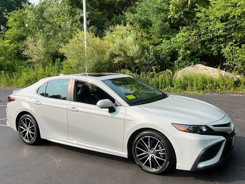 Used 2024 Toyota Camry SE w/ Cold Weather Package AWD/4WD image 7