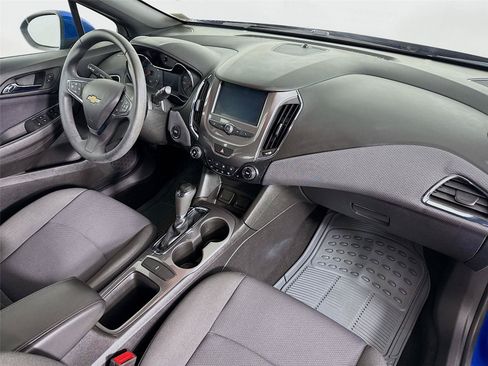 Used 2018 Chevrolet Cruze LT w/ Convenience Package FWD image 28