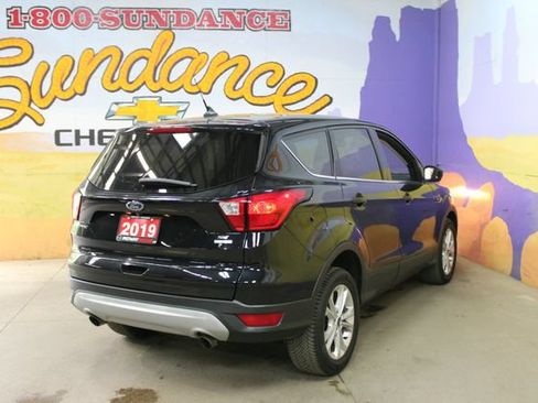Used 2019 Ford Escape SE w/ Ford Safe & Smart Package FWD image 4