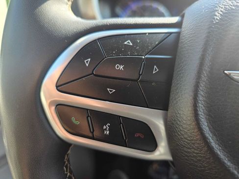 Used 2023 Chrysler Voyager LX FWD image 33