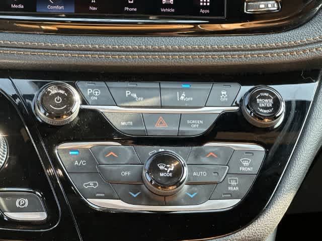 Used 2023 Chrysler Pacifica Pinnacle FWD image 17