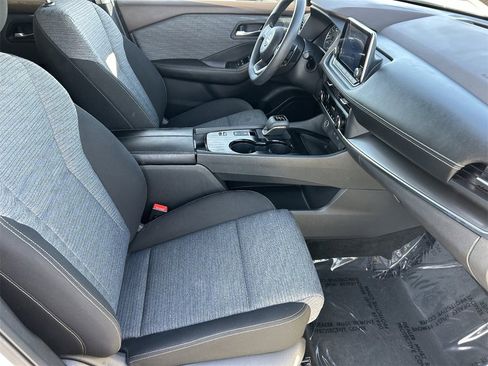 Certified 2023 Nissan Rogue SV image 9