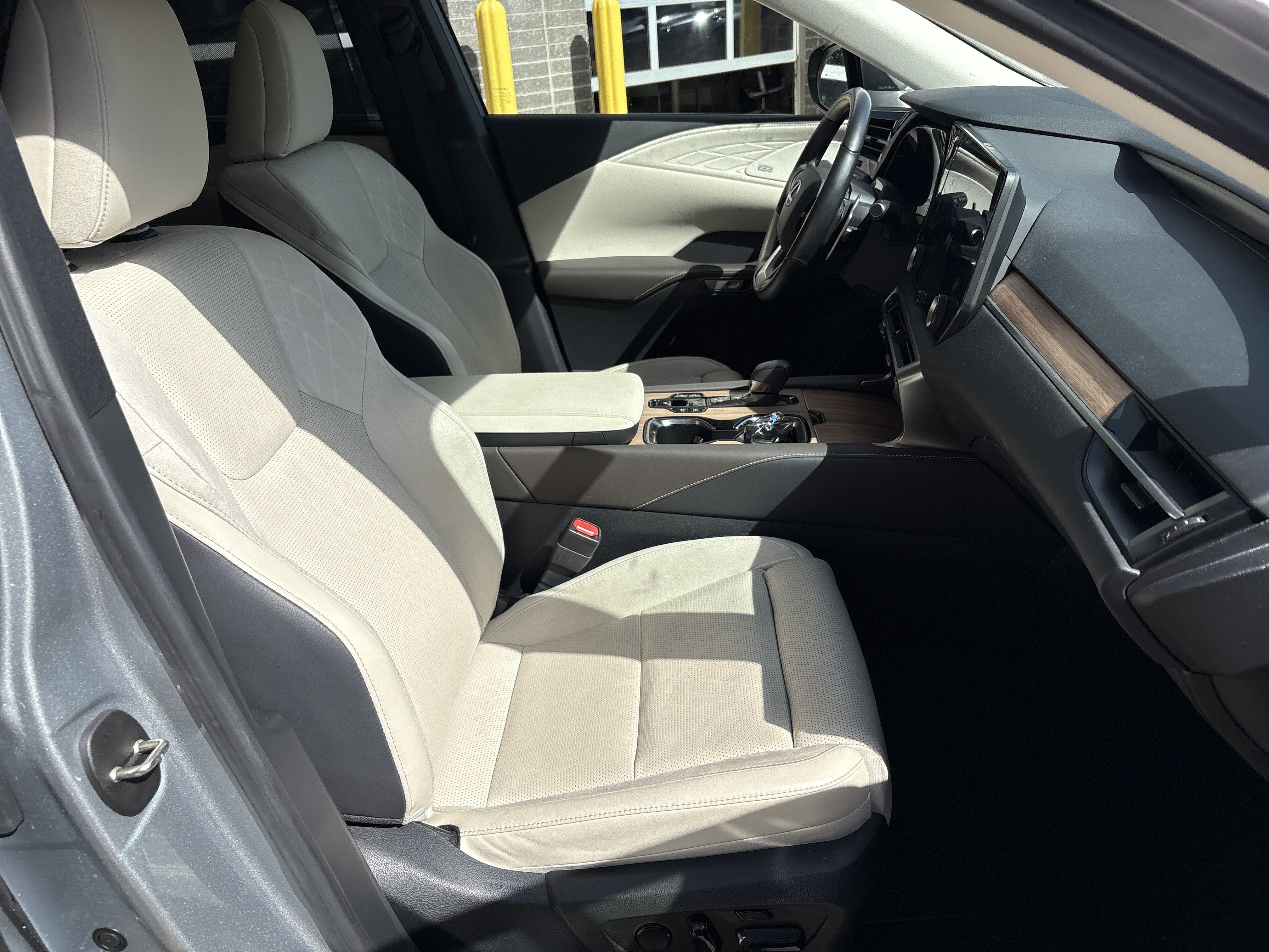 Used 2025 Lexus RX 450h AWD w/ Convenience Package image 21