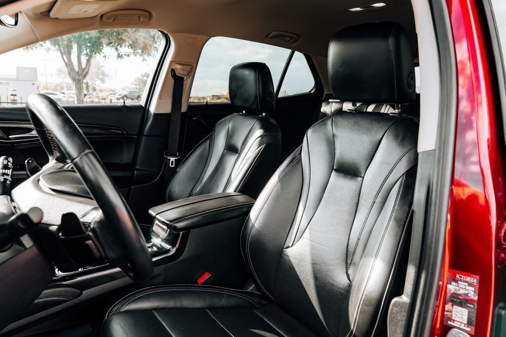 Used 2021 Buick Envision Essence w/ Sport Touring Package FWD image 20