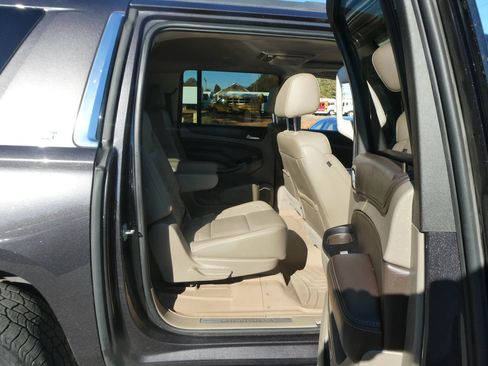 Used 2018 Chevrolet Suburban LT image 28