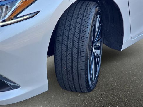 Used 2024 Lexus ES 250 w/ Premium Package image 32