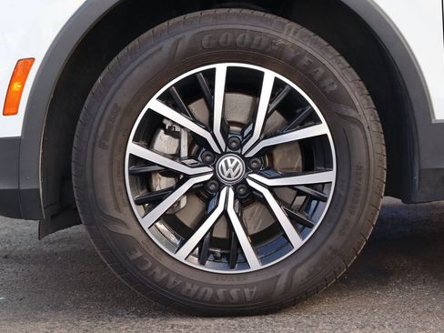 Used 2021 Volkswagen Tiguan SE w/ 3rd Row Seat Package AWD/4WD image 24