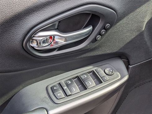 Certified 2022 Jeep Cherokee Limited image 10