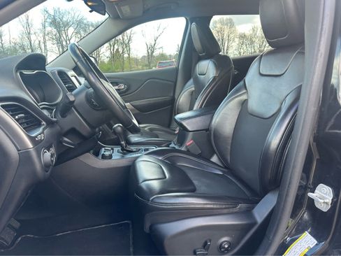 Used 2019 Jeep Cherokee Latitude Plus image 10