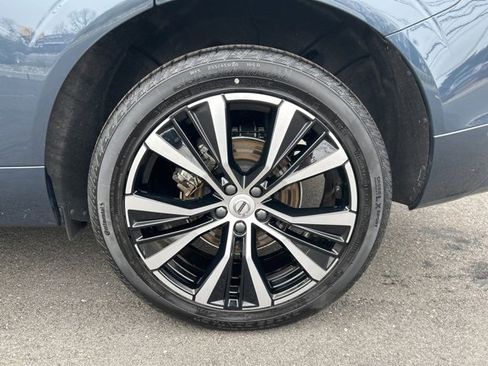 Certified 2025 Volvo XC60 B5 Plus image 9