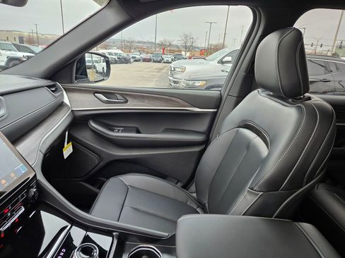 New 2025 Jeep Grand Cherokee Limited image 23