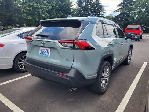 Used 2020 Toyota RAV4 XLE Premium FWD image 3