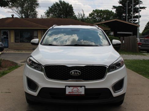 Used 2017 Kia Sorento FWD image 3