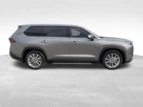 Used 2025 Toyota Grand Highlander AWD image 4