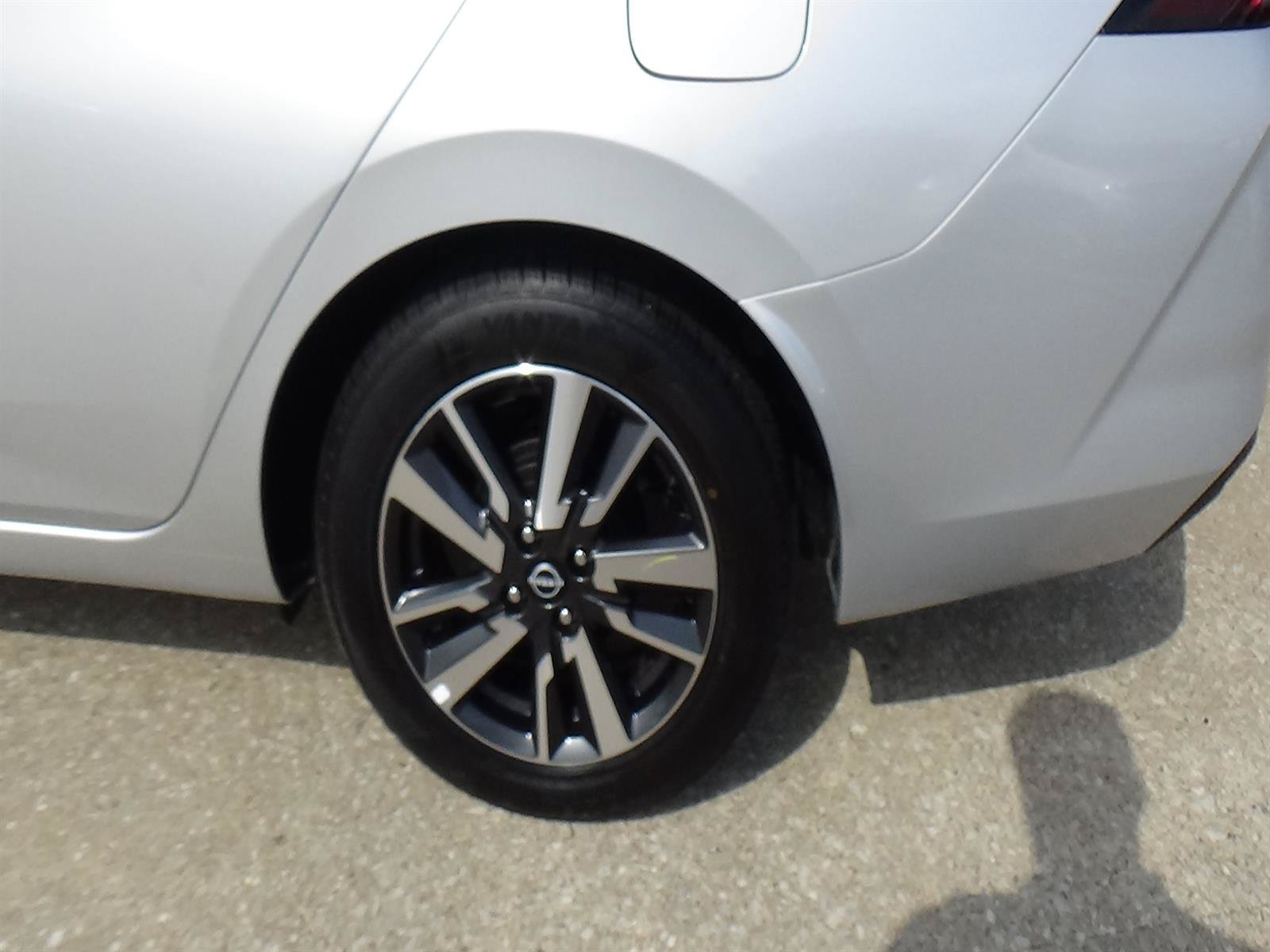 Used 2025 Nissan Versa SV FWD image 9