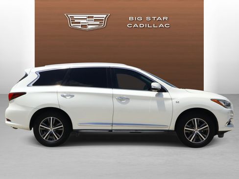 Used 2020 INFINITI QX60 Luxe w/ Essential Package FWD image 6