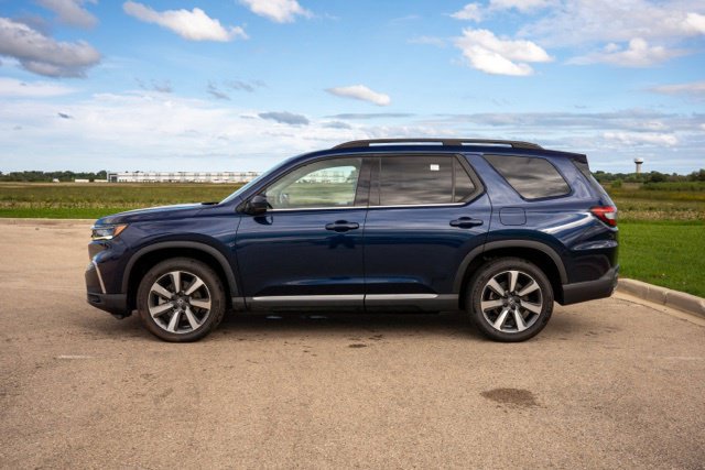 Used 2025 Honda Pilot Touring image 4