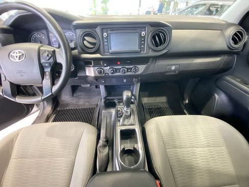 Certified 2018 Toyota Tacoma SR image 22