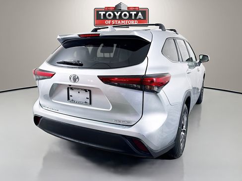 Used 2022 Toyota Highlander XLE image 7